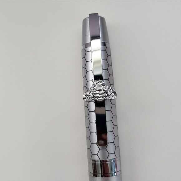 New Tequila Patron Silver Bee Honeycomb Pen Heavyweight Clip Twist Open Close - Picture 2 of 5